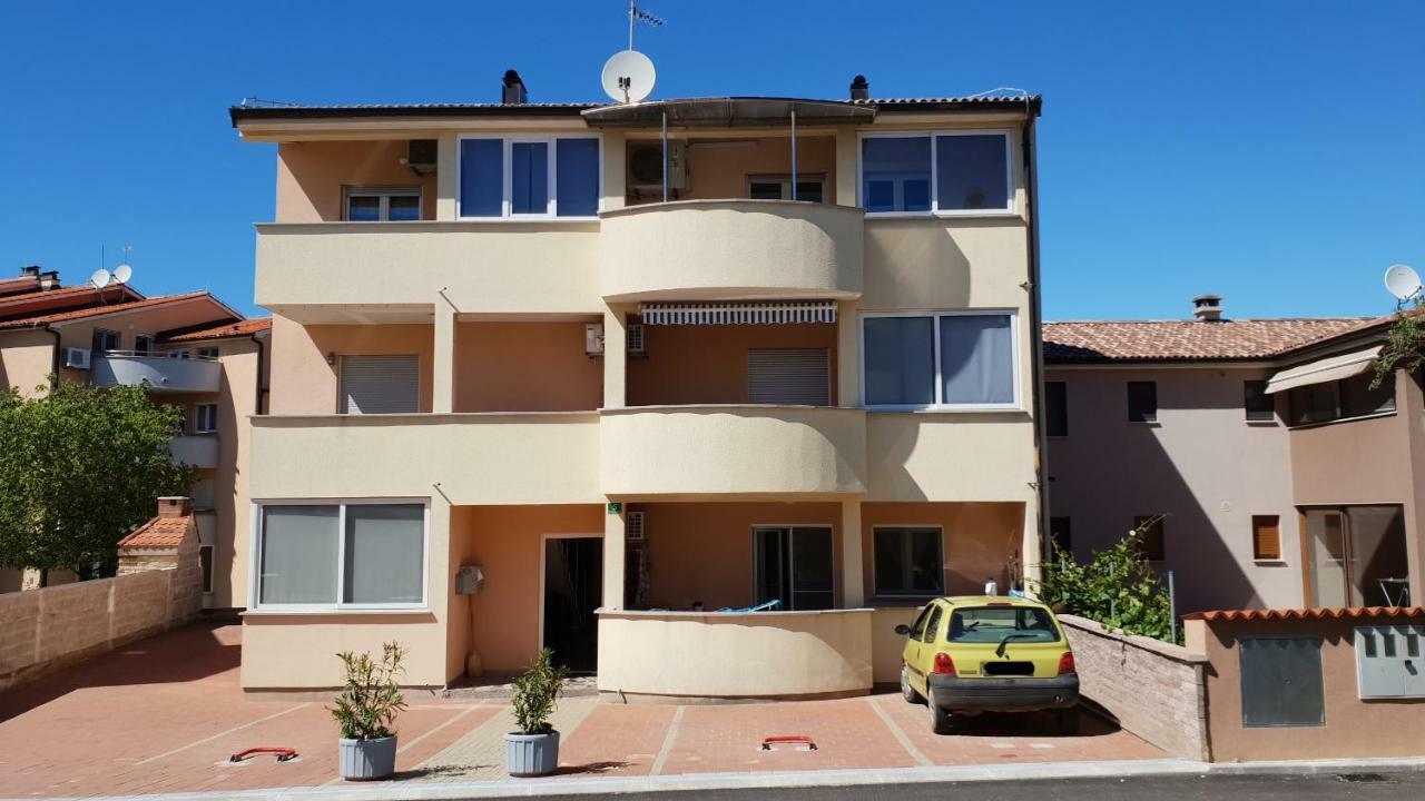 Apartment Ina Пула Екстериор снимка