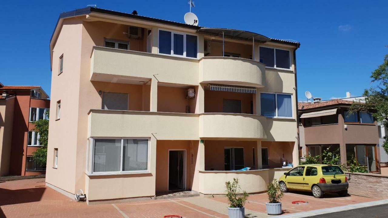 Apartment Ina Пула Екстериор снимка